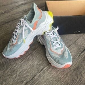 NWT Sorel shoes Kinetic breakthru sneaker size 7 light blue gray light salmon